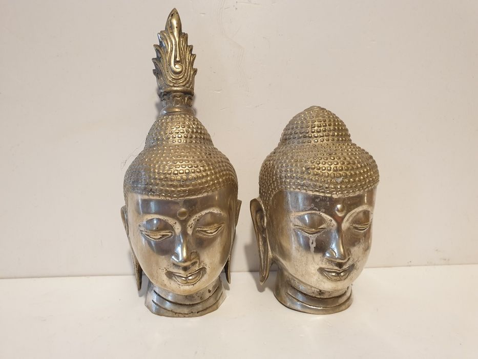 Par de fantásticas cabeças de Buda vintage em metal cor prata