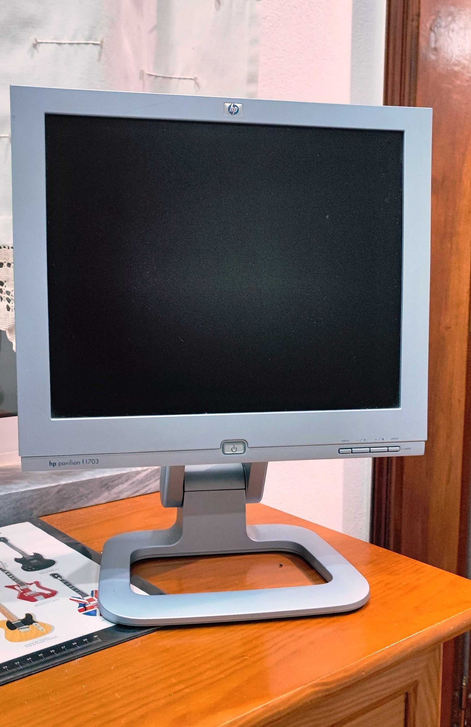 Monitores LCD Philips e HP Pavilion
