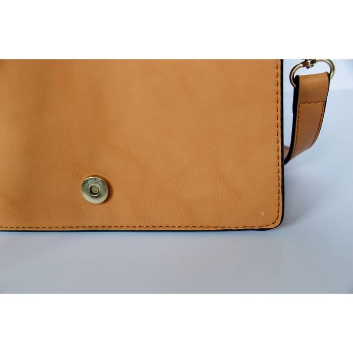 Mala vintage bege (com fita tiracolo)