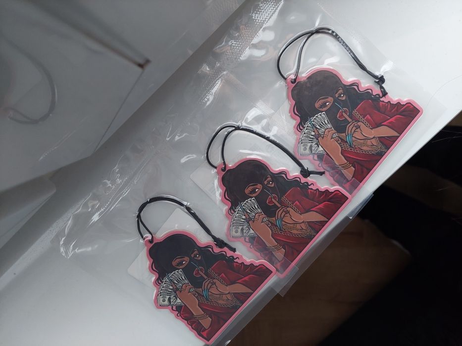 Zapachy do auta 3 sztuki dziewczyna w kominiarce