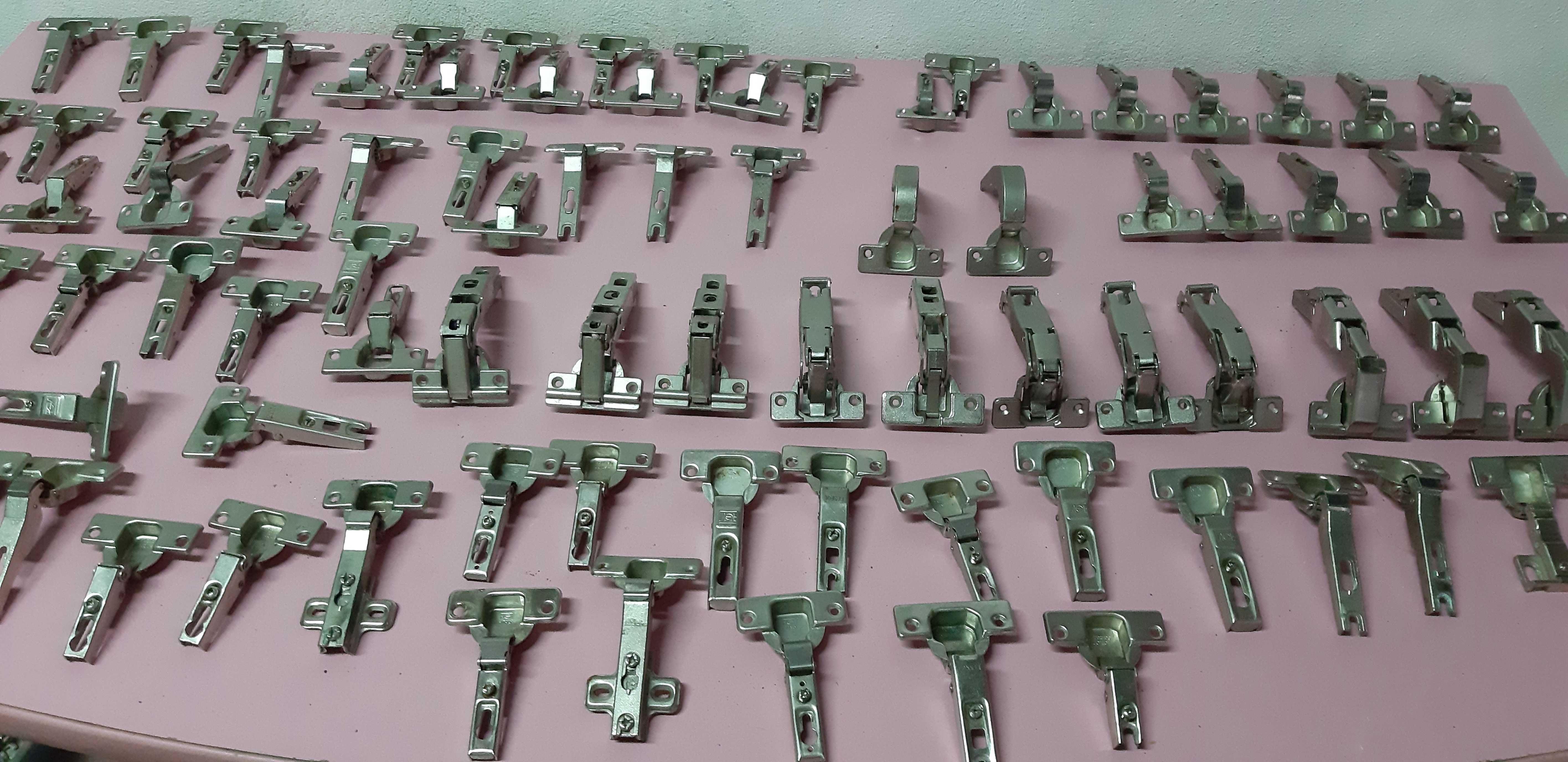Dobradiças para armários e móveis