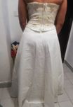 Vestido de Noiva com Renda e Bordados – Elegante e Bem Conservado!