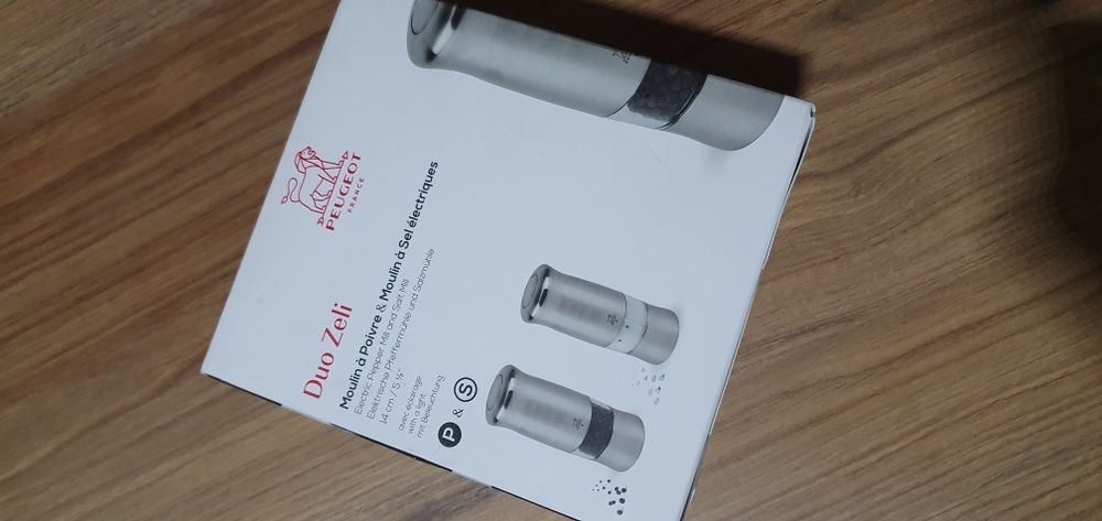 Zestaw młynków elektrycznych do soli i pieprzu Zeli Srebrny Peugeot

Z