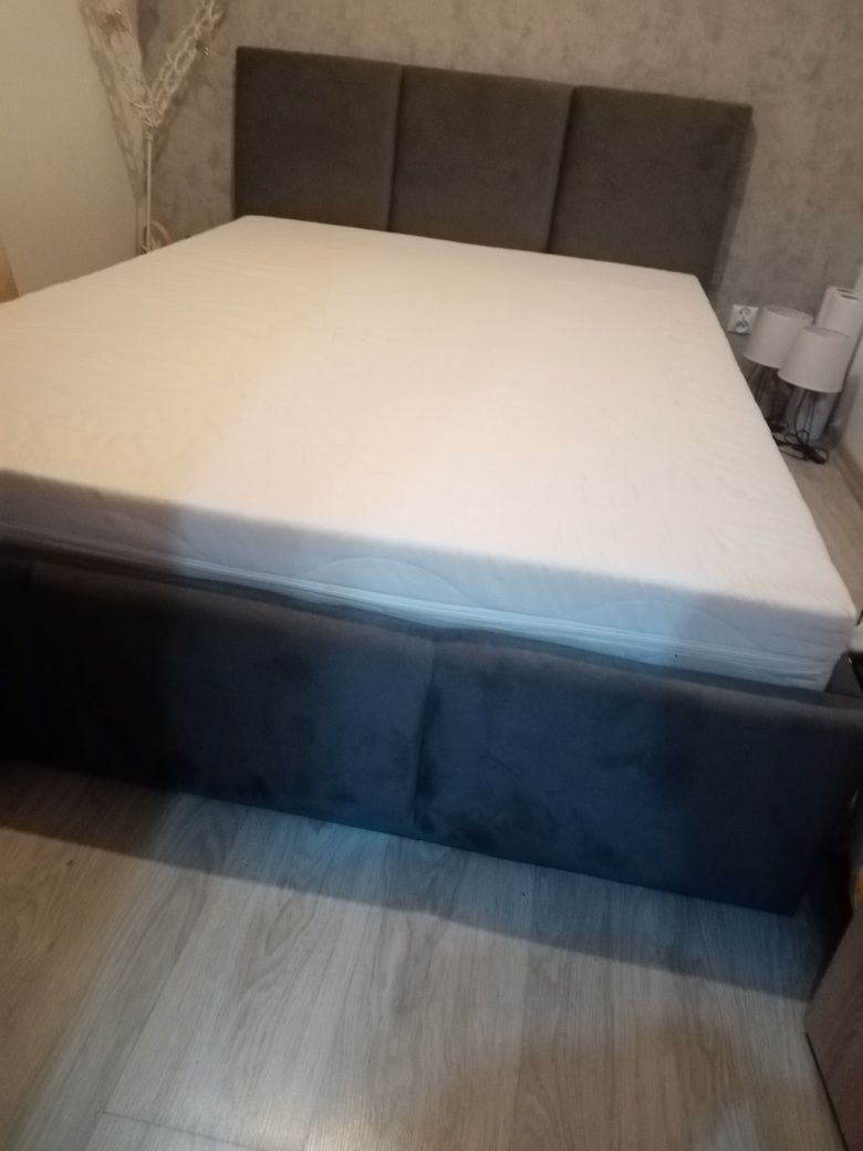 Łóżko tapicerowane 160x200 z materacem