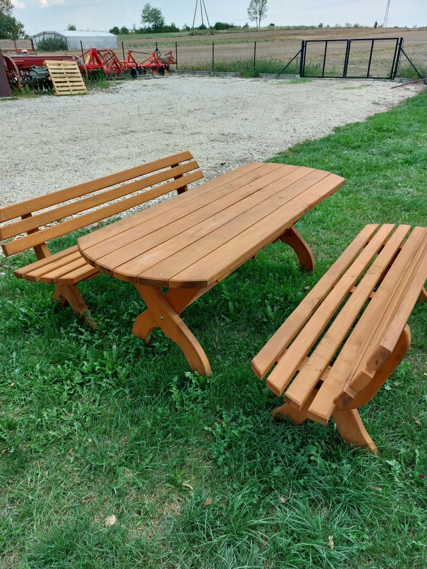 Sprzedam stół + 2 ławki
