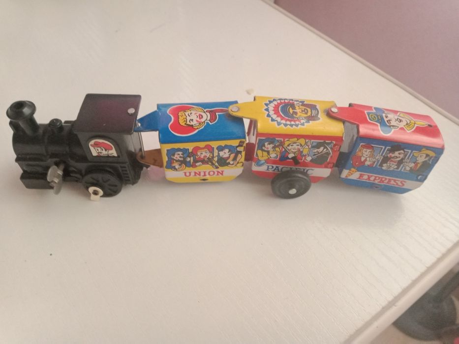 Comboio brinquedo em lata