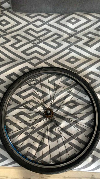 Koło do roweru szosowego z oponą