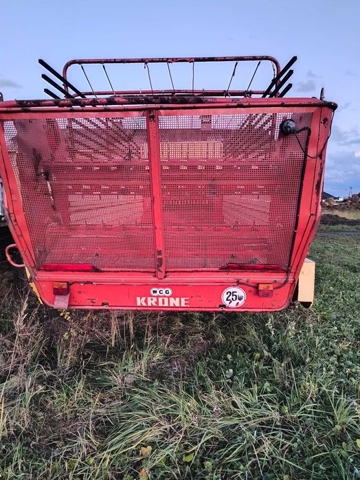 Przyczepa samozbierająca Krone