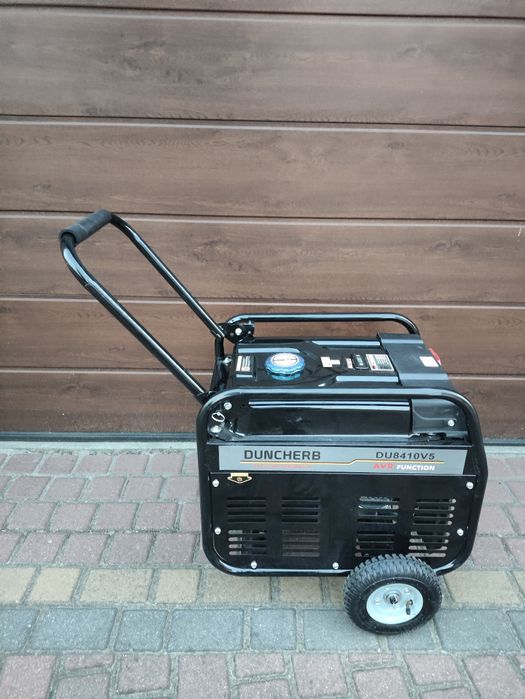 Agregat prądotwórczy trójfazowy 7,3 kW, benzyna Briggs & Stratton