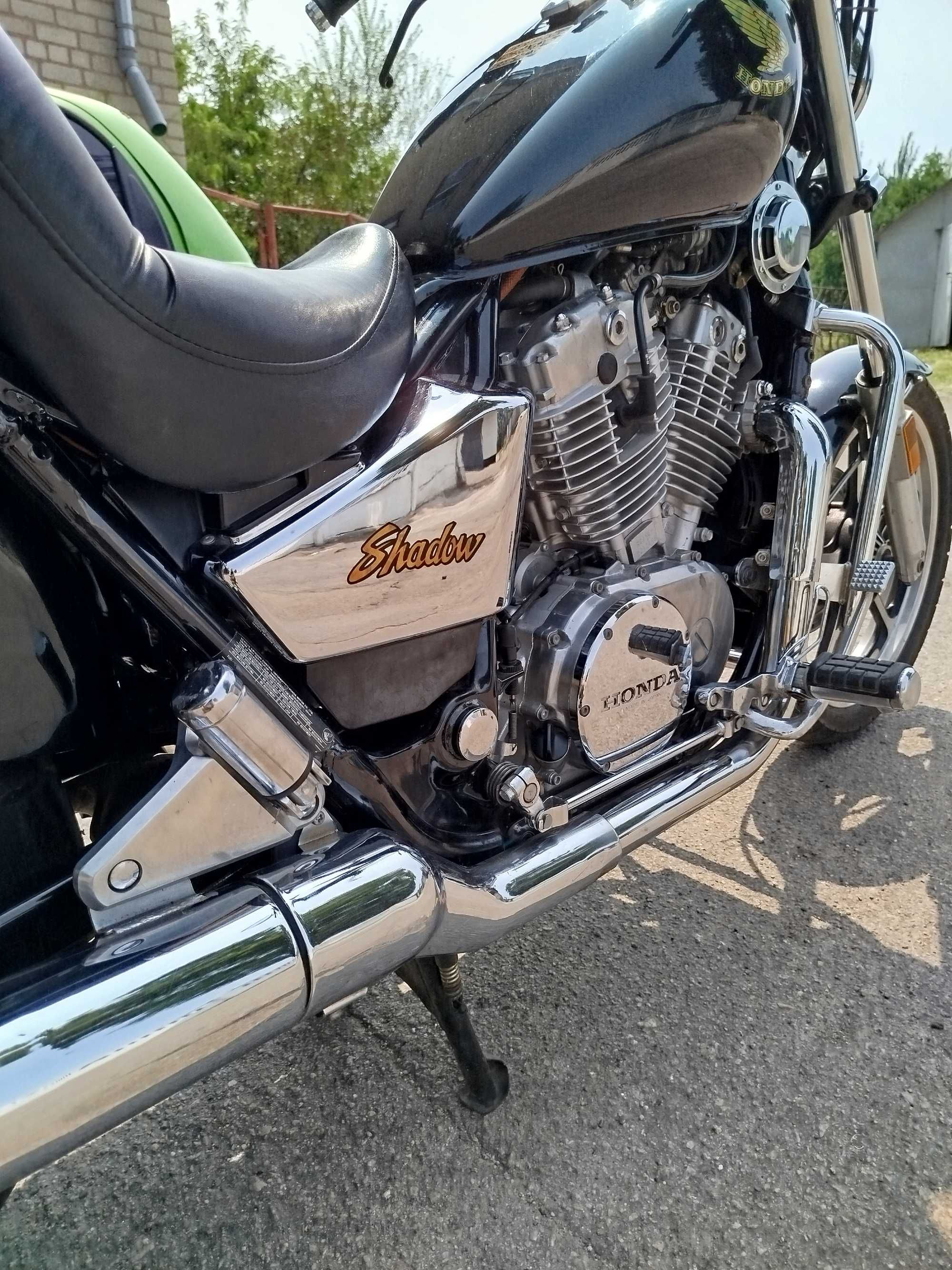Продам мотоцикл Honda VT700C.