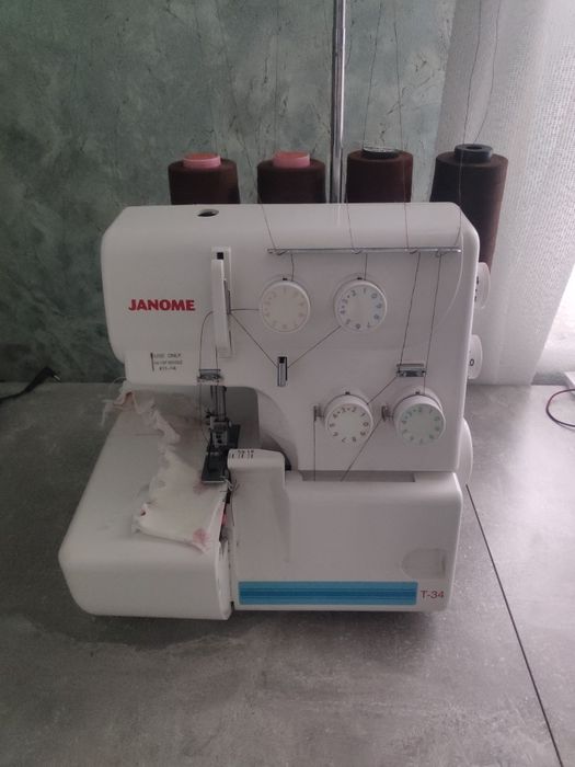 Продам Оверлок JANOME б/у