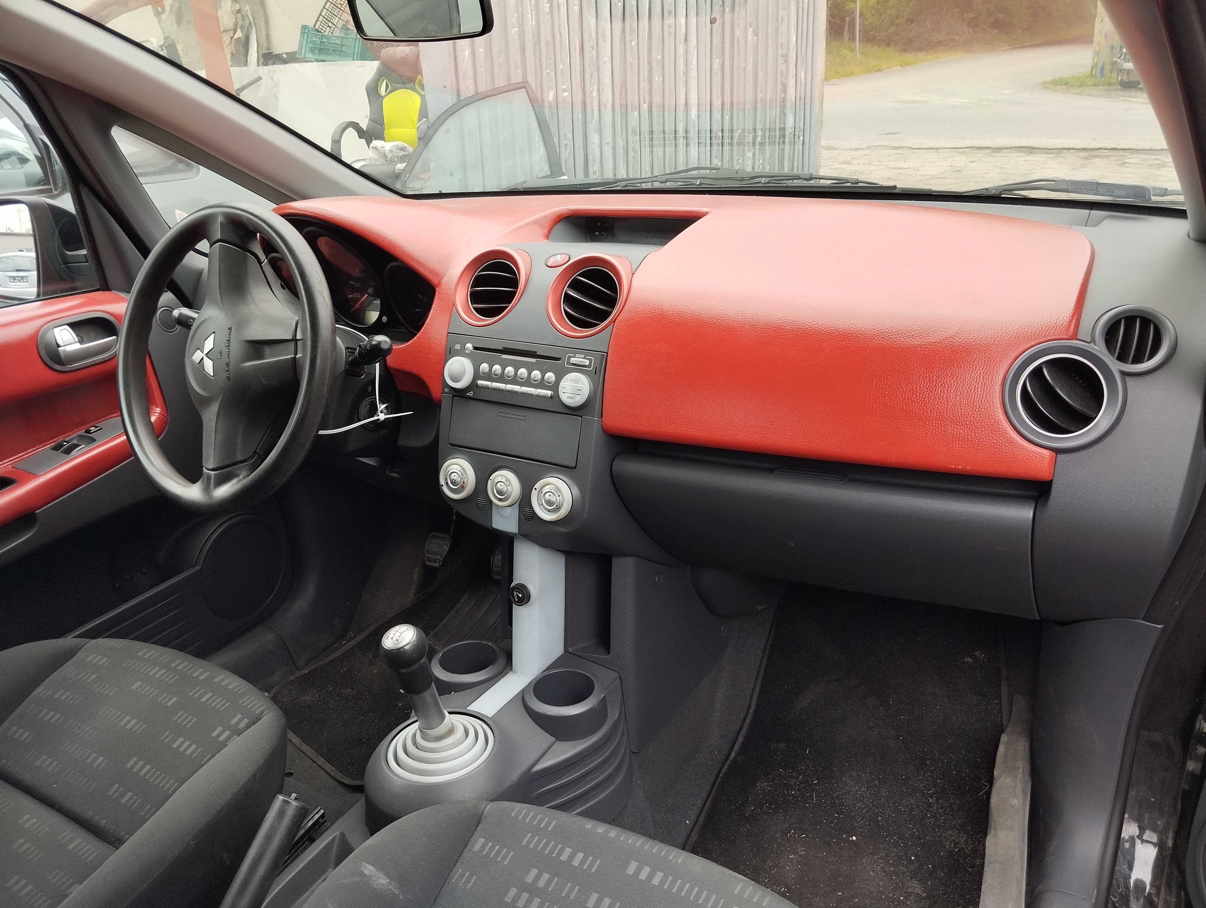 Mitsubishi Colt CZ3 1.3i 3D 2005r.Element wnętrza !!Czytaj opis !!