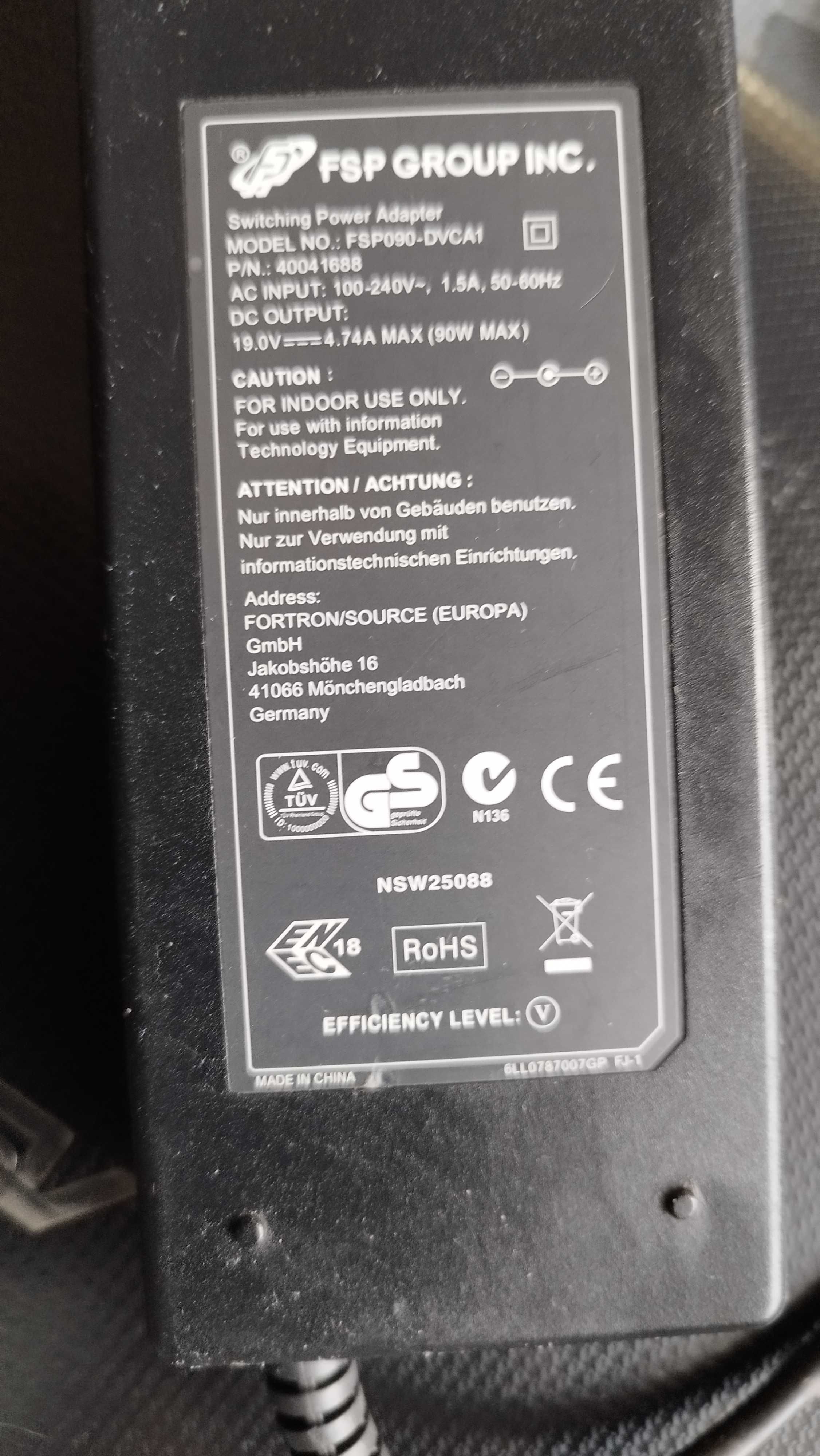 Laptop Asus uszkodzony z zasilaczem