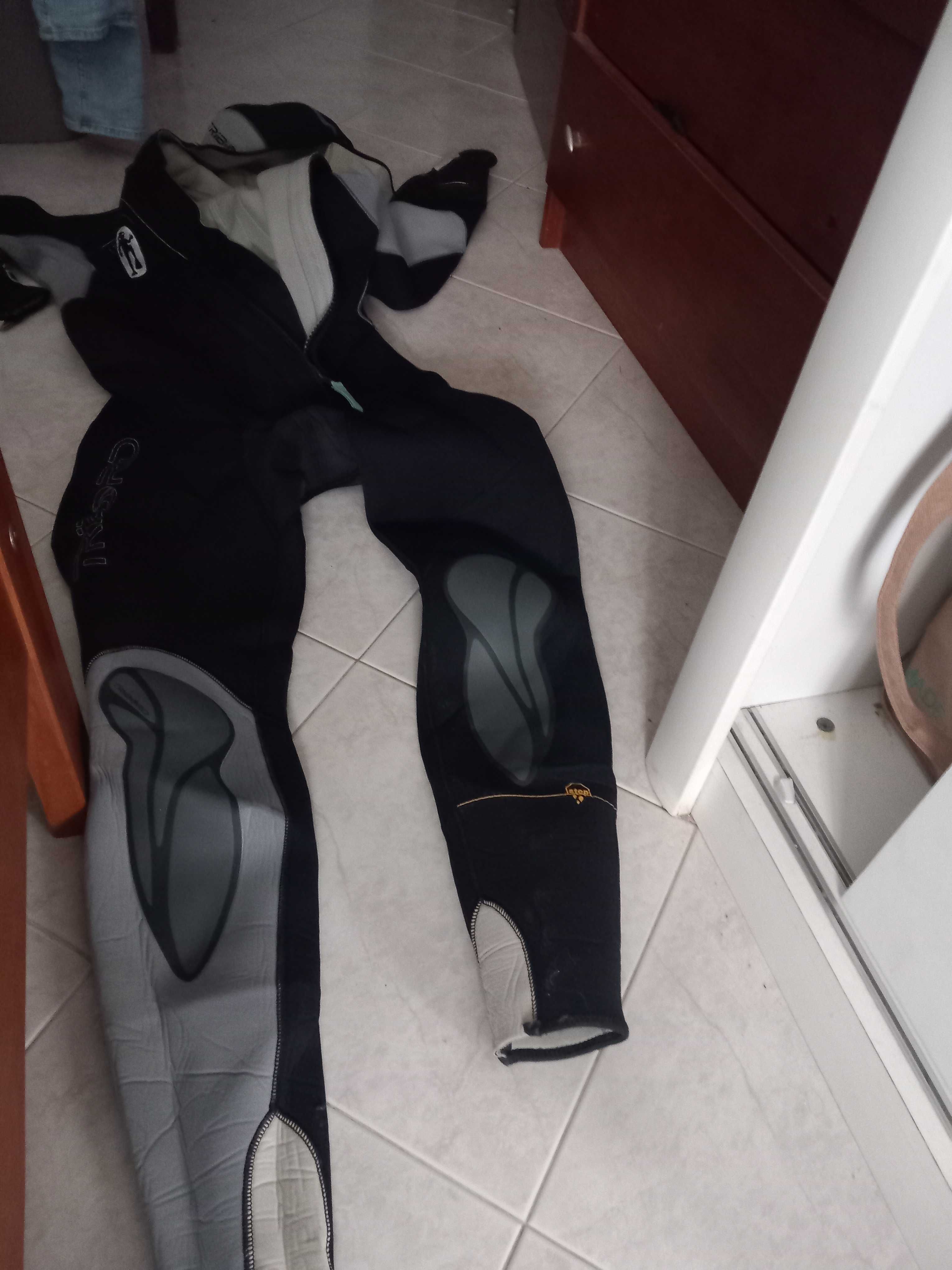 Fato Mergulho bom estado.