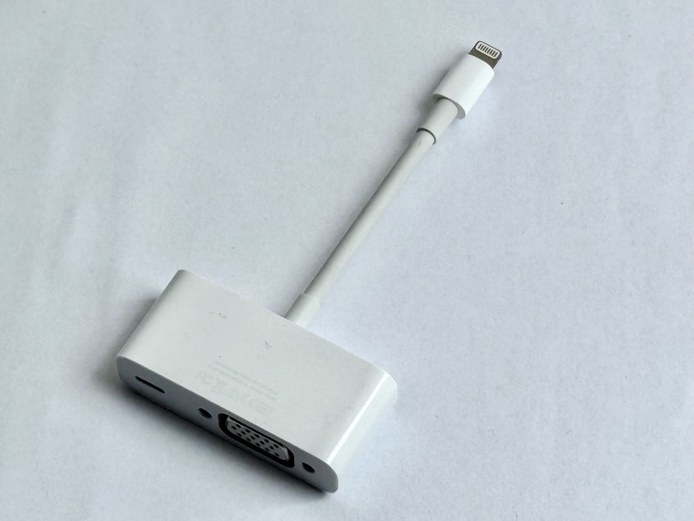 Apple перехідник адаптер Lightning to VGA (MD825)