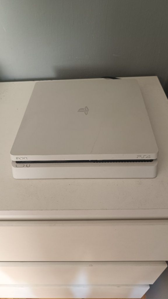 Biała PS4 slim + pad + 3 gry uszkodzona grafika