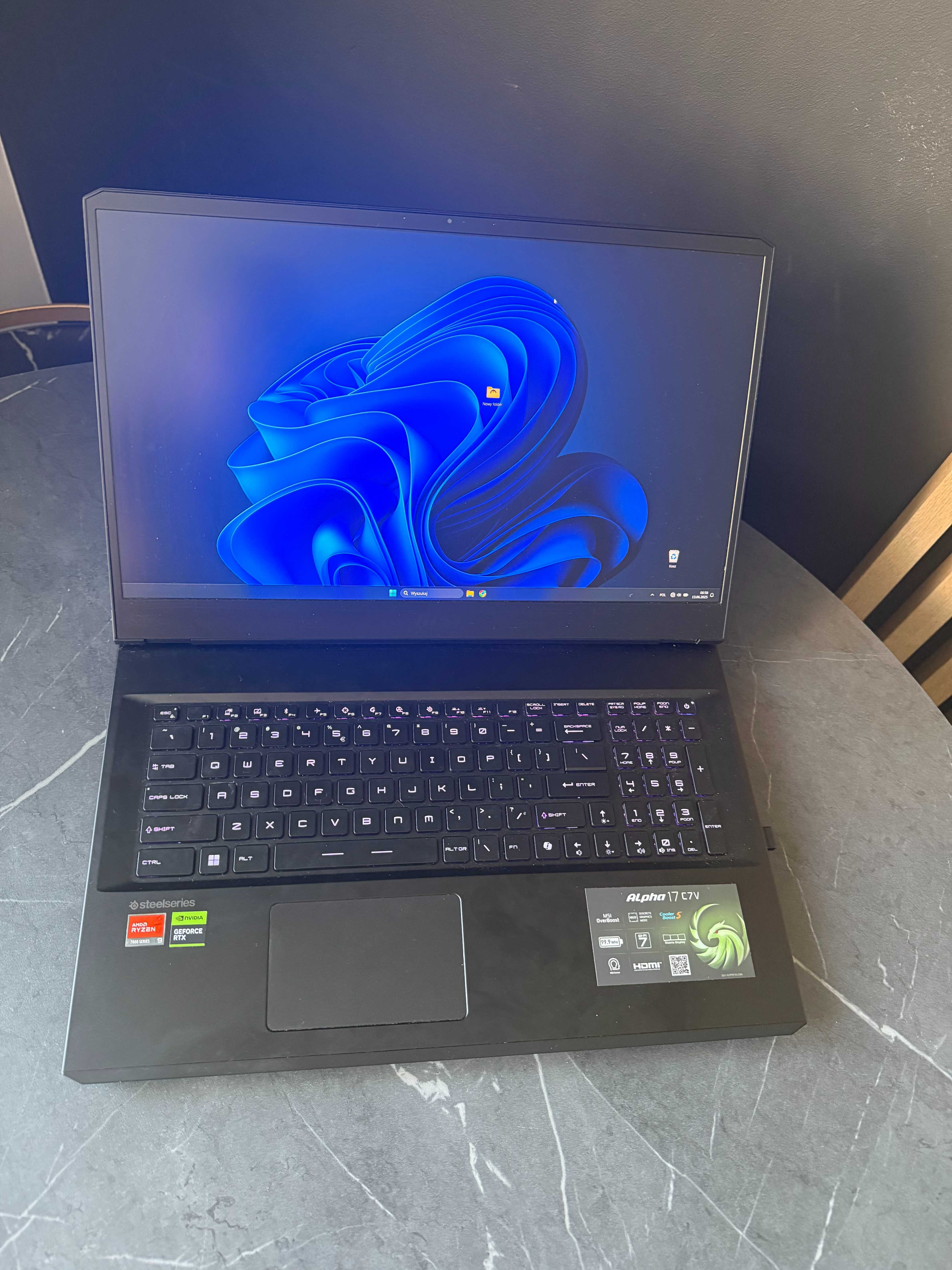 MSI Alpha 17 Ryzen 9 7945HX/16GB/2TB RTX4070