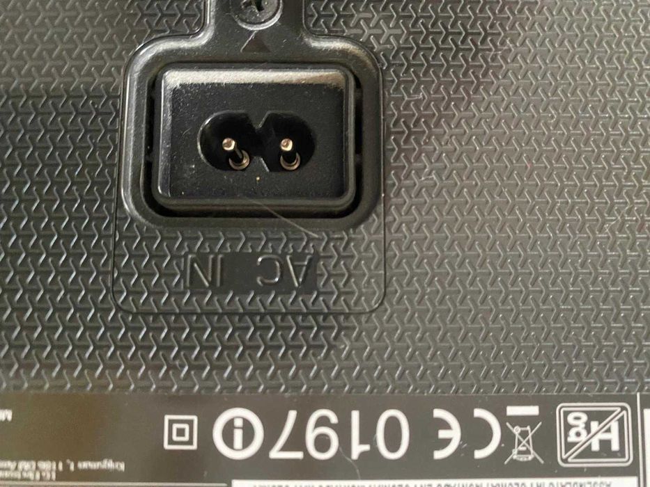 Televisão com 49", 4K, 2016