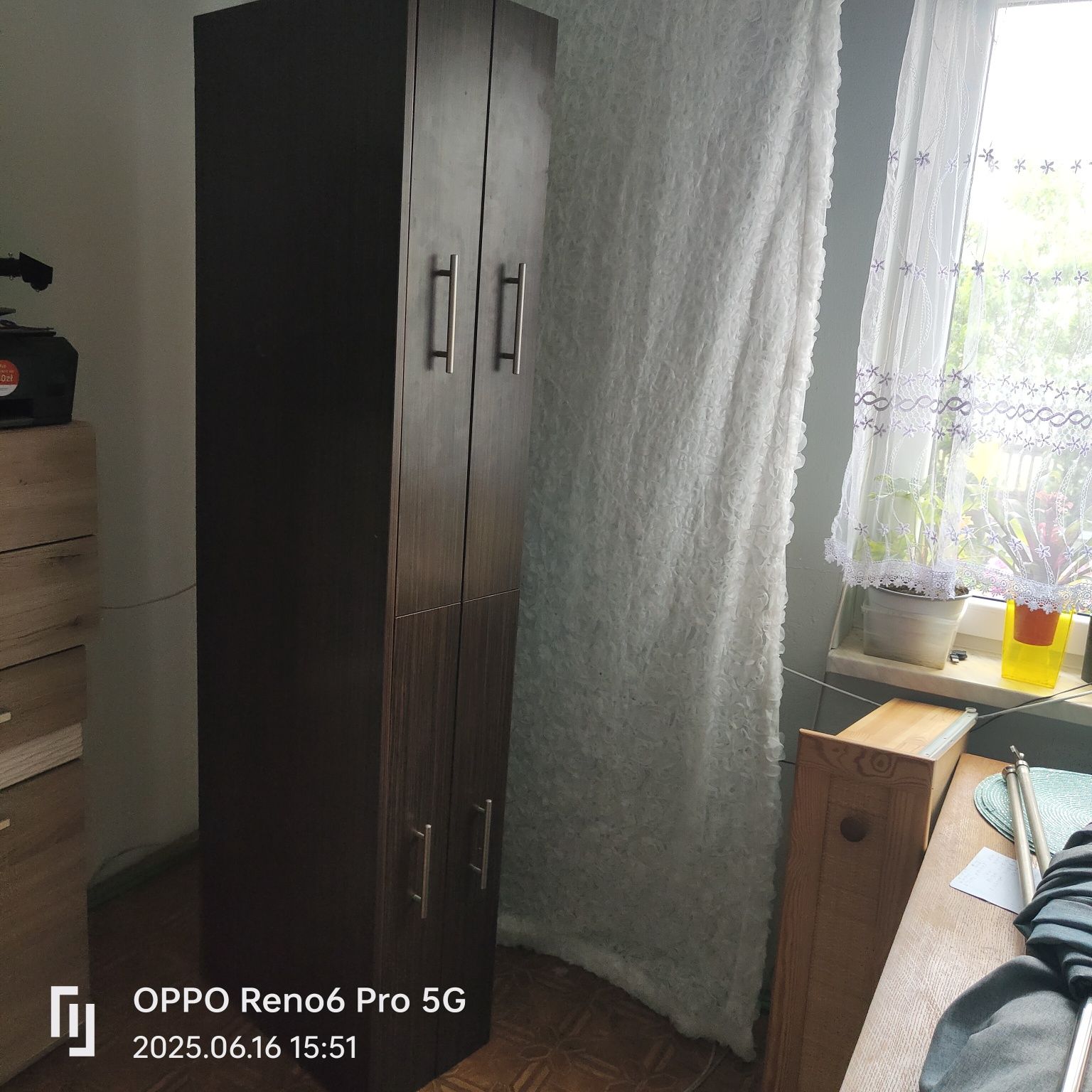 Szafka pod tv może stać i wisieć