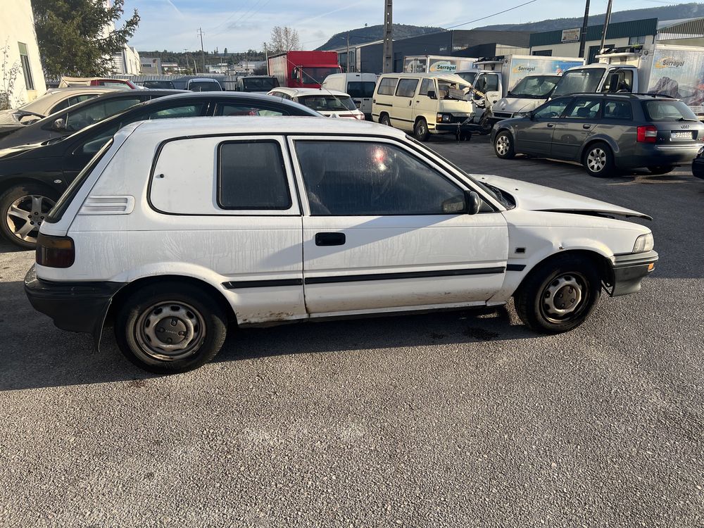 Toyota Corolla E90 Starvan (peças)