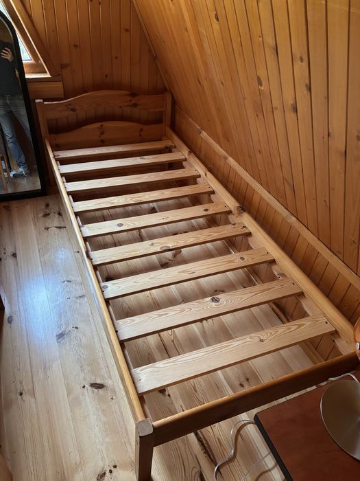 Łóżko drewniane z materacem 2 sztuki