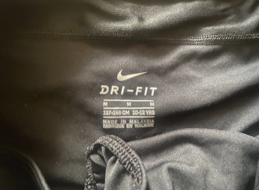 Krotkie spodenki damskie szorty sportowe Nike dri-fit