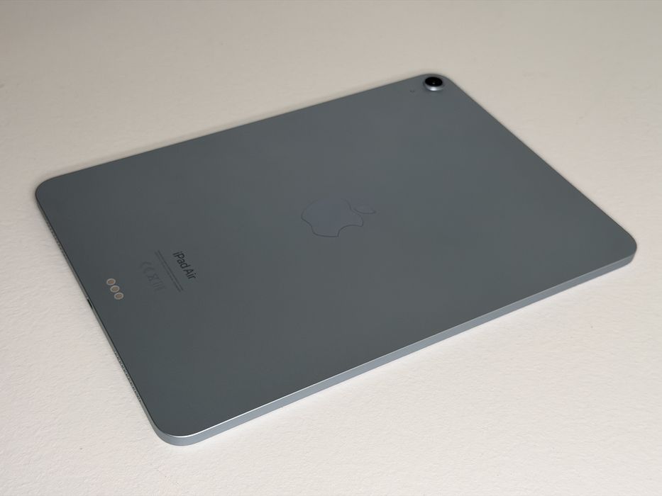 iPad Air 6 (A2902) - Apple M2 - 128GB - pęknięty - faktura VAT 23%