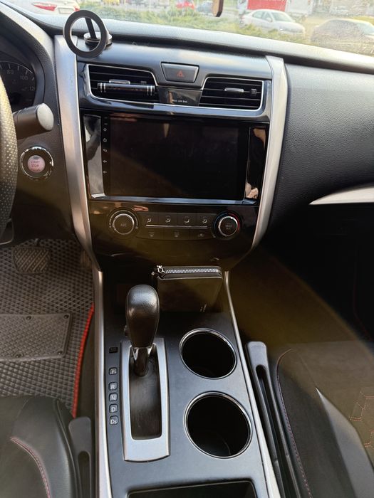 Nissan Altima 2015 2.5 бензин