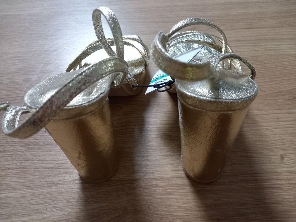 Nowe buty z metką na obcasie rozmiar 40