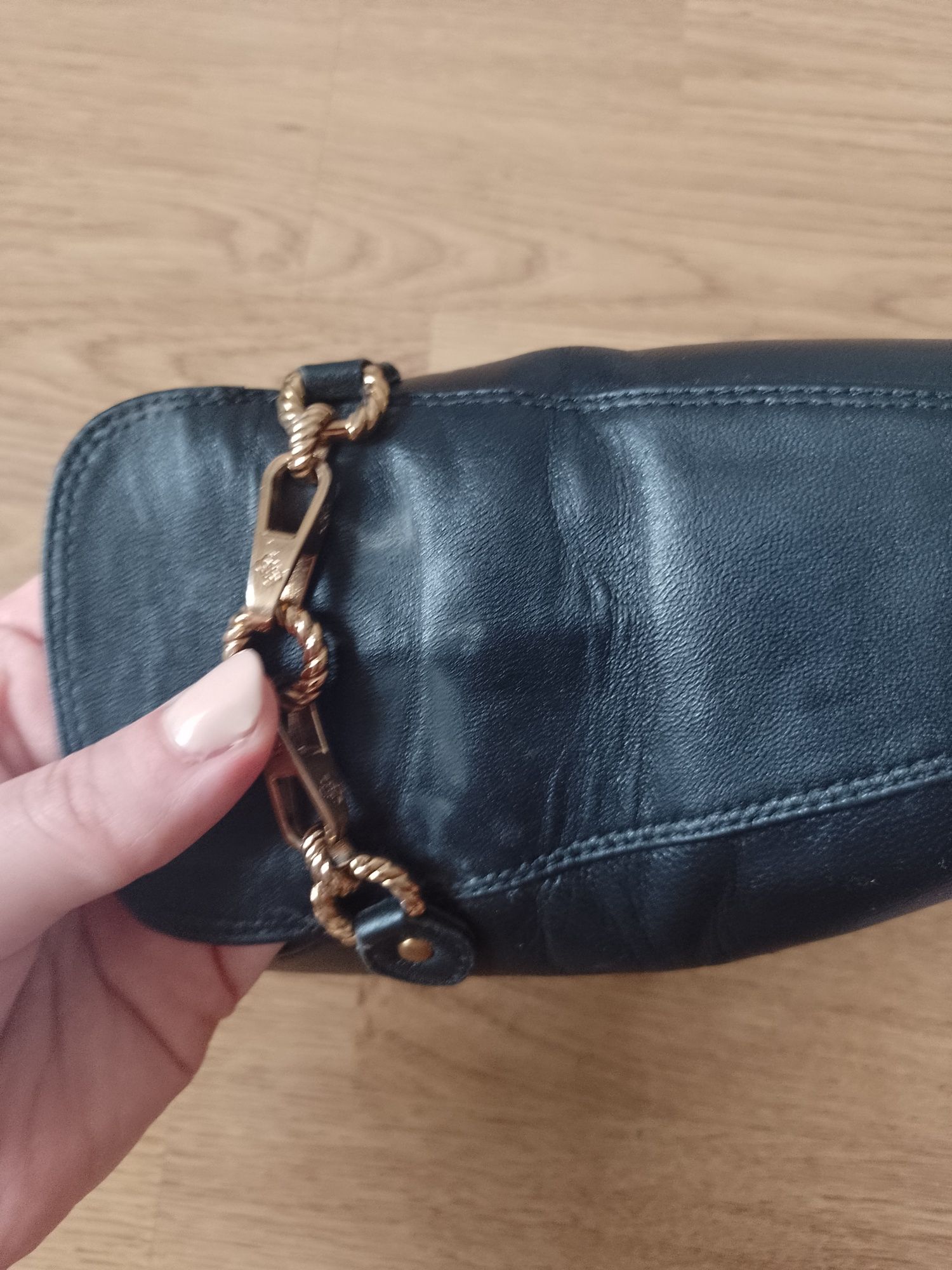 Skórzane klapki Guess 37 skórzane z łańcuszkiem