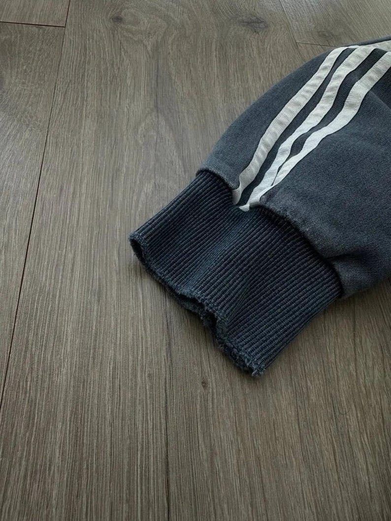 Винтажная толстовка Adidas с потертостями