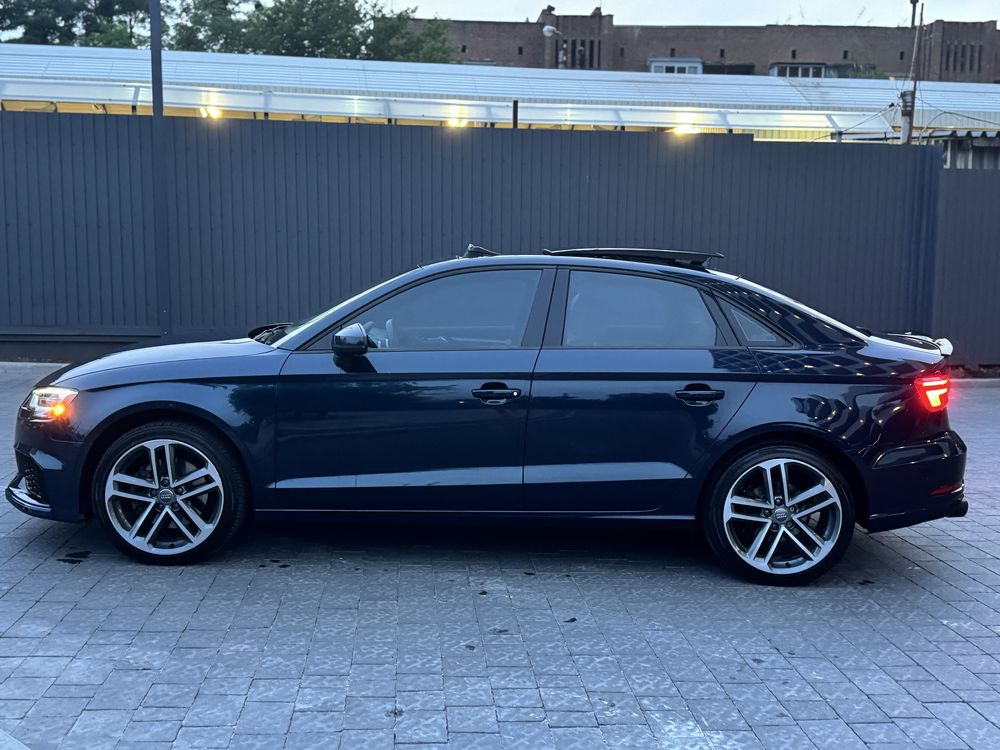Терміново  AUDI A3 (RS3 пакет) Рестайлінг 2017 рік