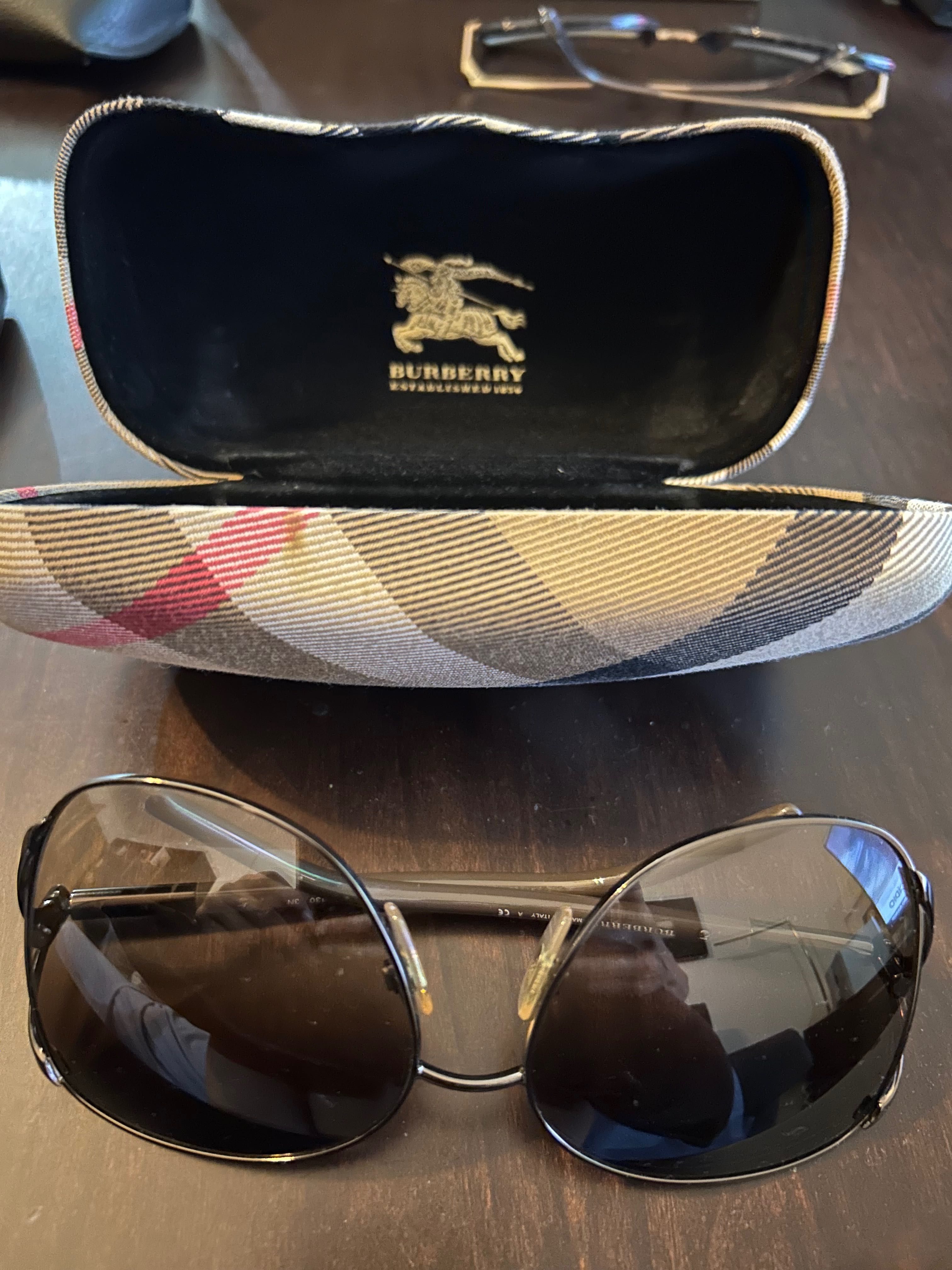 Óculos de sol burberry como novos