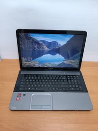 Ноутбук Toshiba 17.3" A8 4500 4 по 2.8Ghz 8GB SSD 256GB Radeon HD7640G