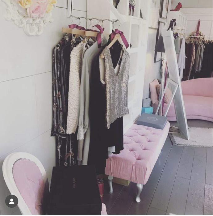 Stylowa welurowa ławeczka