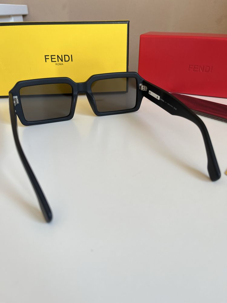 Óculos de Sol Fendi – Novos, com caixa completa