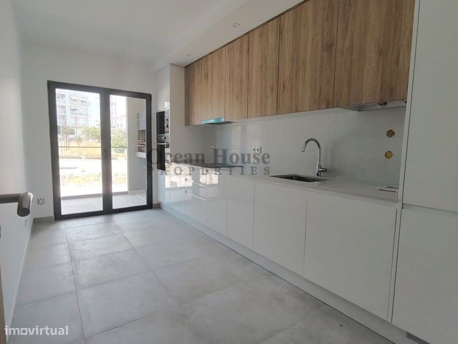 Apartamentos T2 novos com garagem a 300 metros da Praia - Armação d...