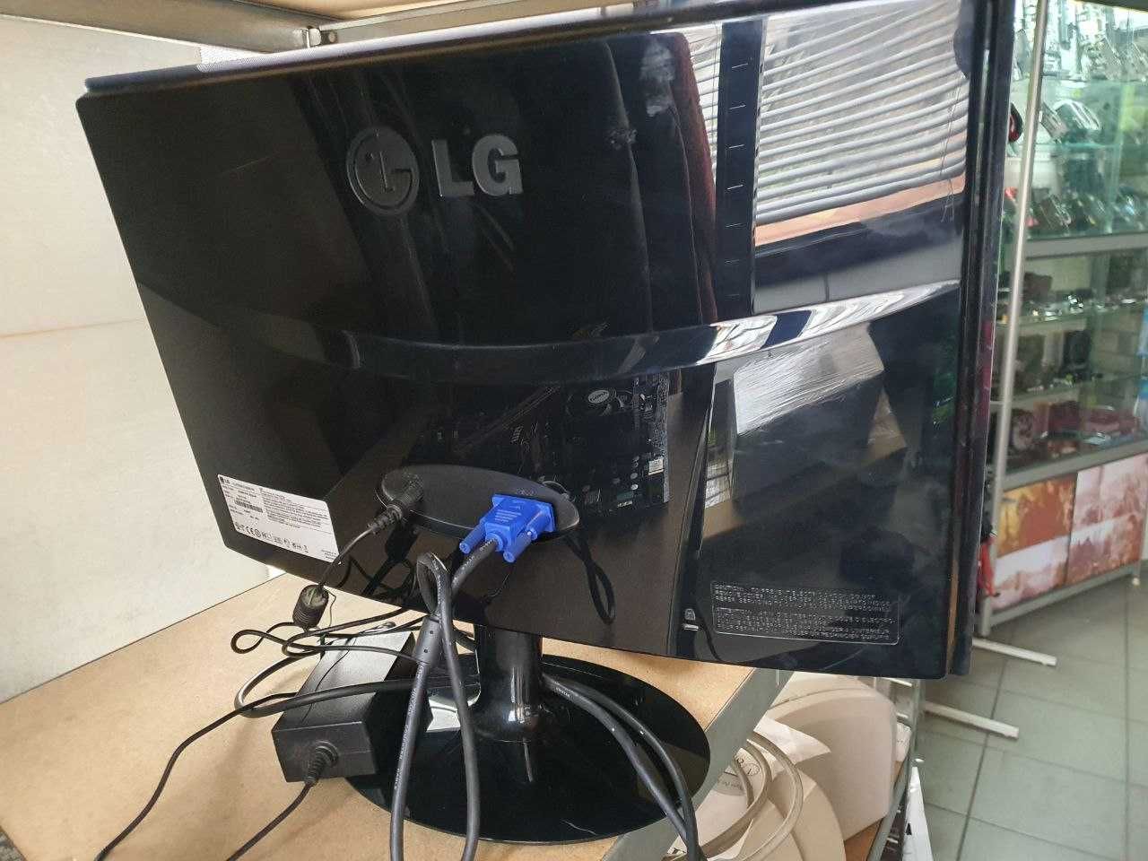 Монитор 19" LG 1940S с LED подсветкой, VGA вход. Отличное сост.