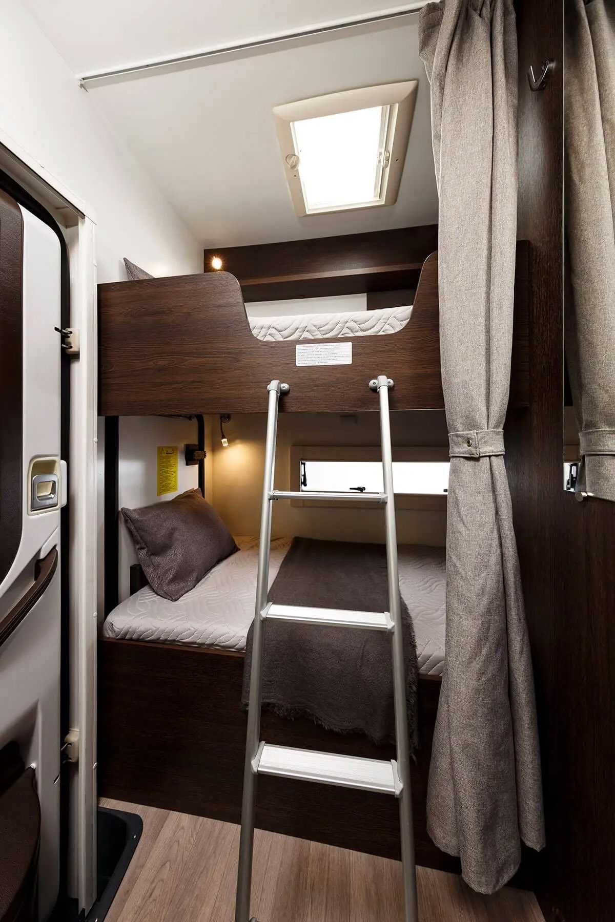 Wypożyczalnia, wynajem kamperów, camper - LED, Solar, Sejf, 6os.