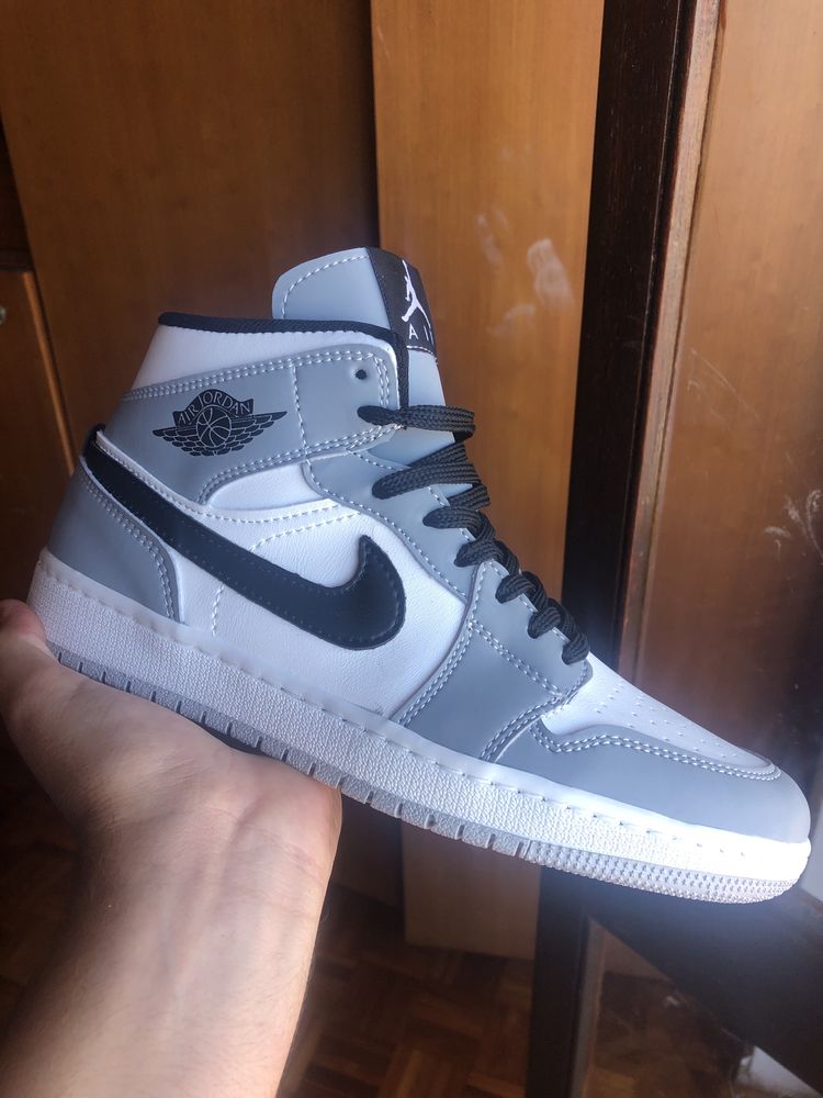 Nike Air Jordan 1 MID cinza