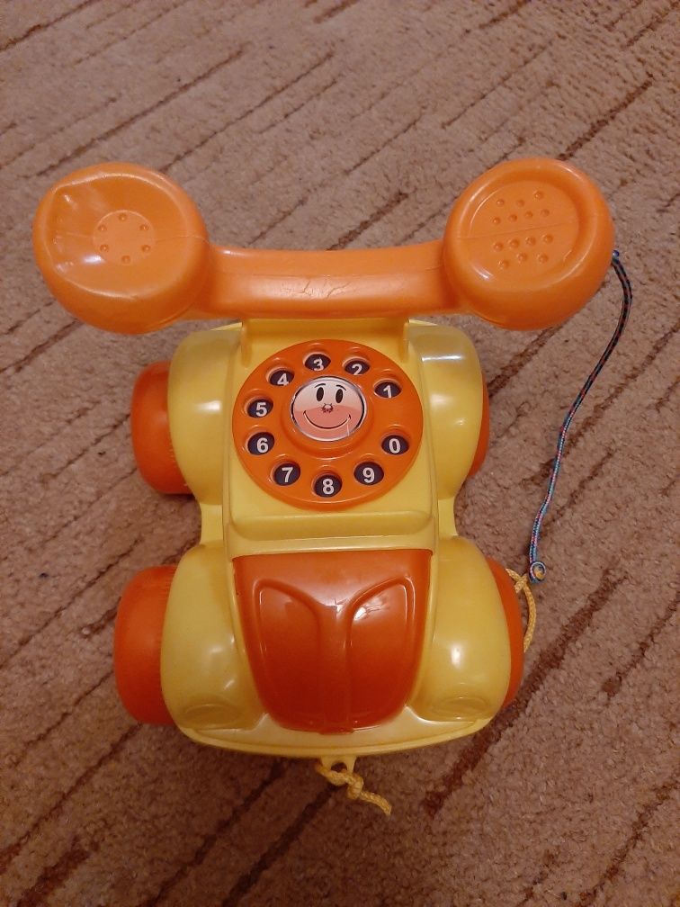 Телефон игрушечный