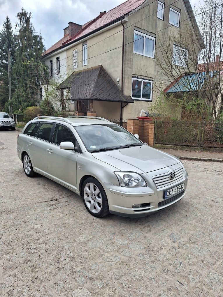 Toyota avensis t25 2.0 benzyna