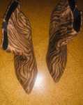Botins tamanho 40.