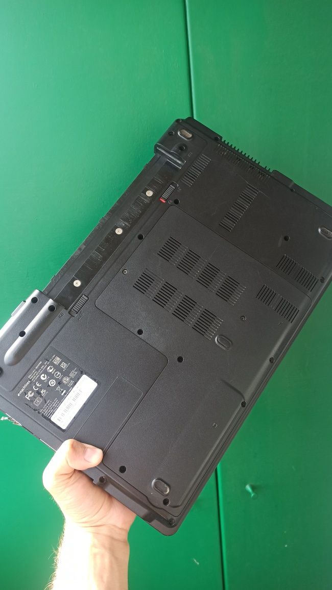 Ноутбук Emachines. Без SSD