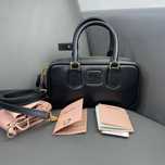 MiuMiu Czarna Torebka - Antykwa Inspiracja i Elegancja