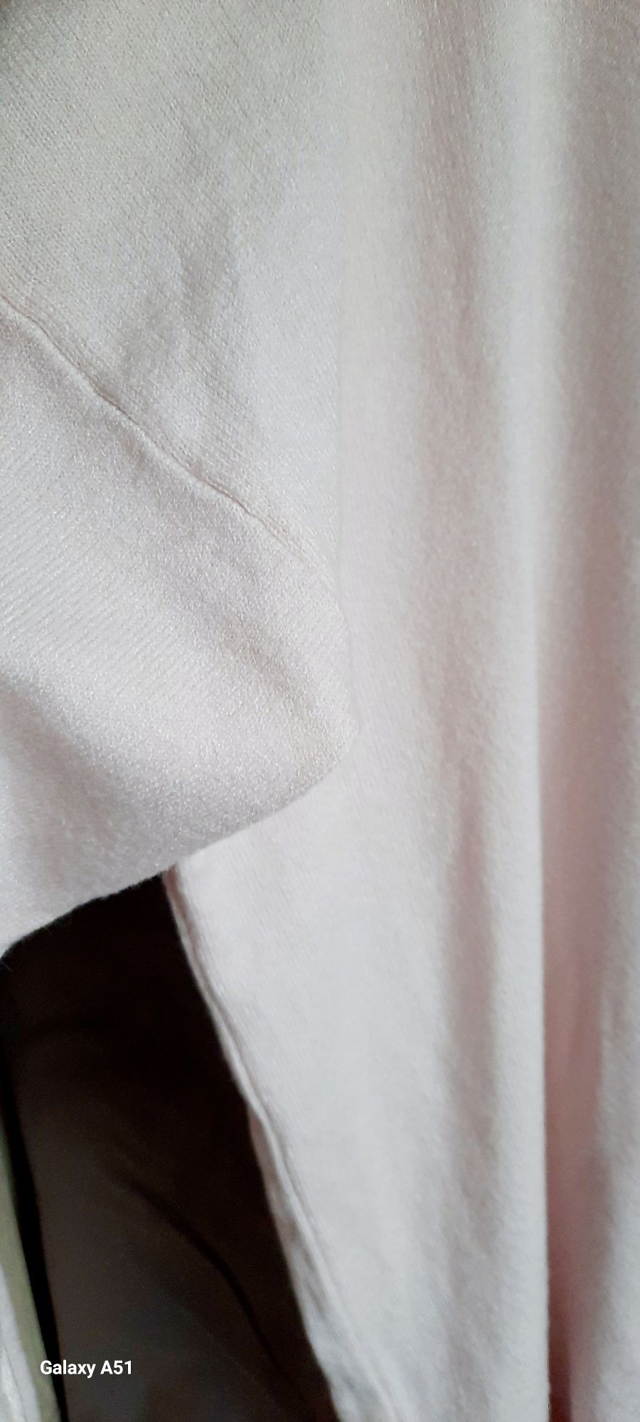 Sweter z naszywką A