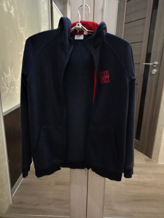 Продам.Утеплений спортивний костюм на підлітка