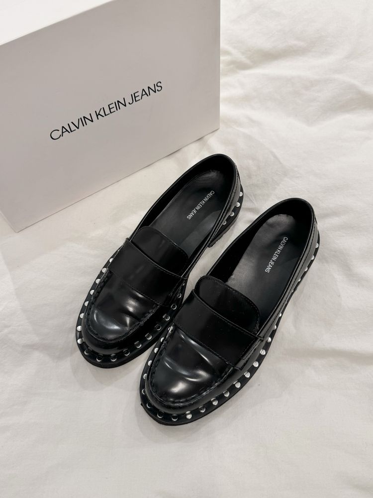 CK Nilce loafers czarne skórzane pótbuty z cwiekami 37 calvin klein