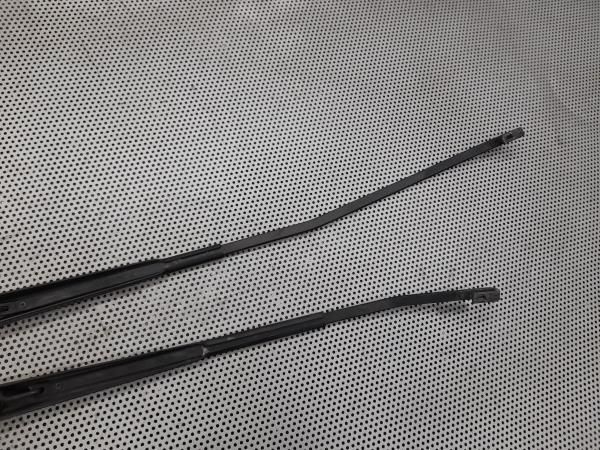 Haste / braço de escova limpa vidros frente direita TOYOTA Yaris (_P1_