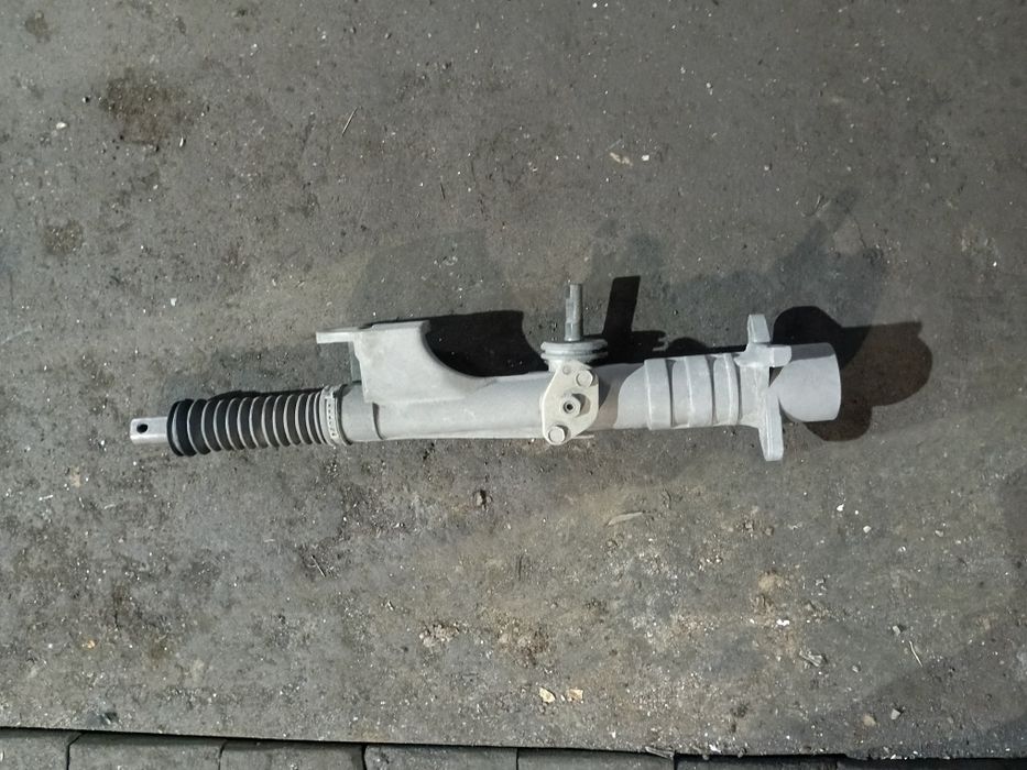 Продам майже нову рульову рейку на Ауді 80 б2,Пасат б2